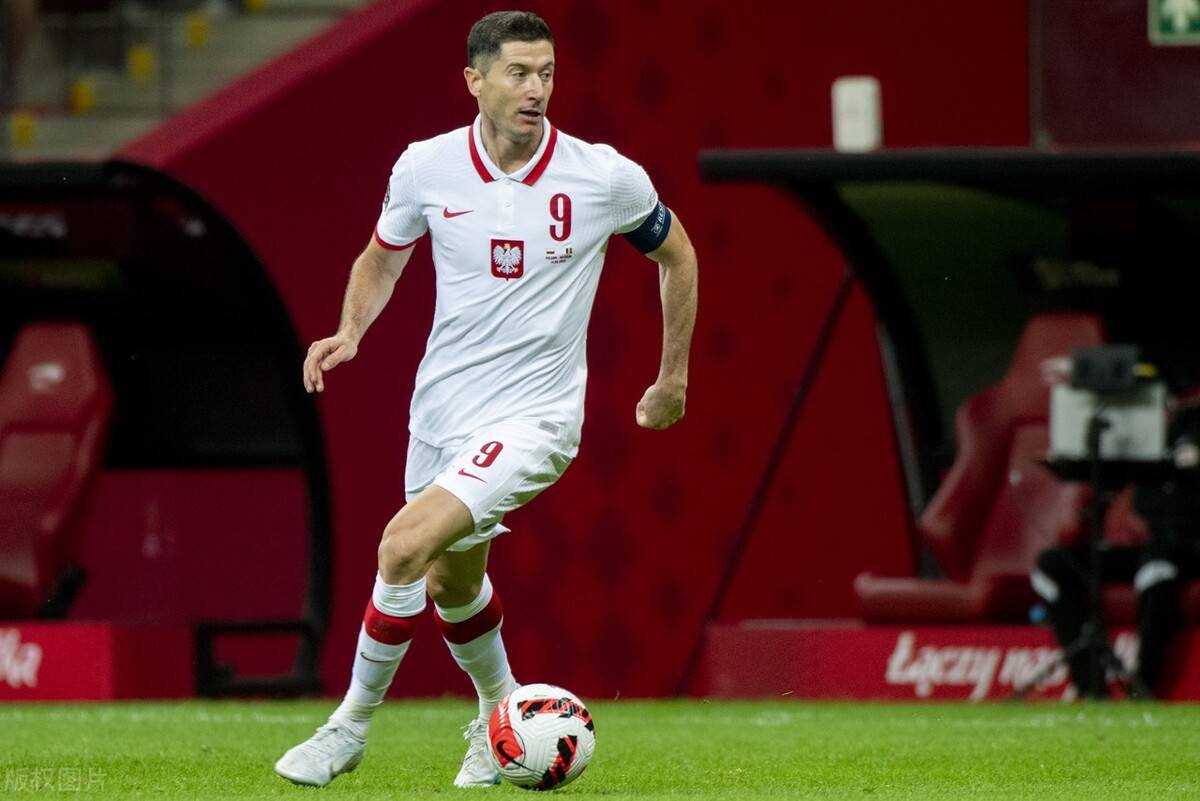 莱万多夫斯基遭遇十连败，巴黎圣日耳曼教练面临压力！